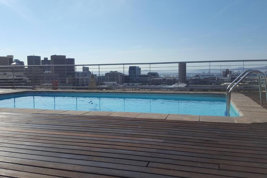 Four Seasons 818- Spacious Cbd Studio - Onsite Parking, Gym & Rooftop Pool Apartment Cape Town Luaran gambar
