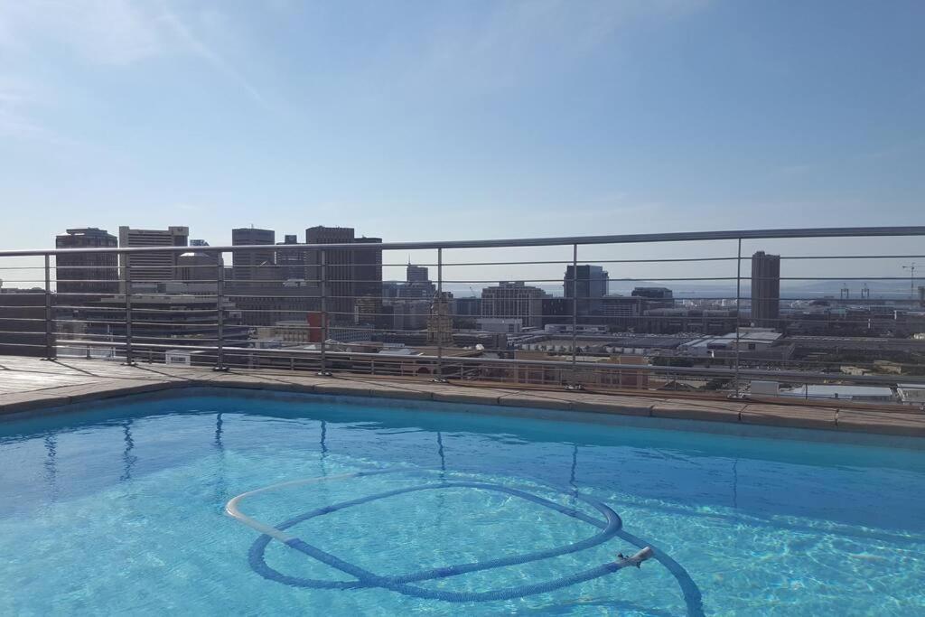 Four Seasons 818- Spacious Cbd Studio - Onsite Parking, Gym & Rooftop Pool Apartment Cape Town Luaran gambar