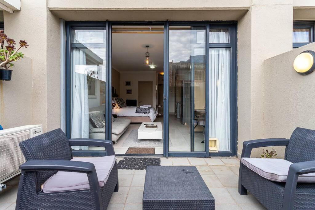 Four Seasons 818- Spacious Cbd Studio - Onsite Parking, Gym & Rooftop Pool Apartment Cape Town Luaran gambar